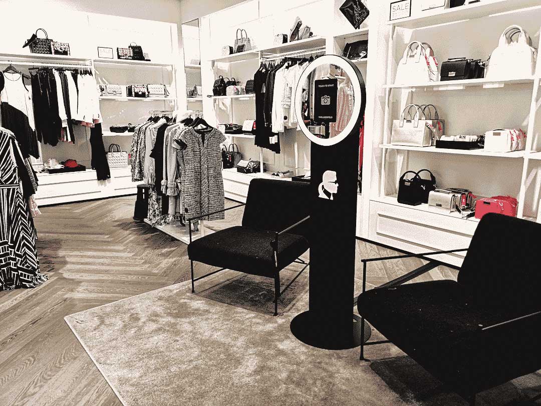 Karl lagerfeld gif booth